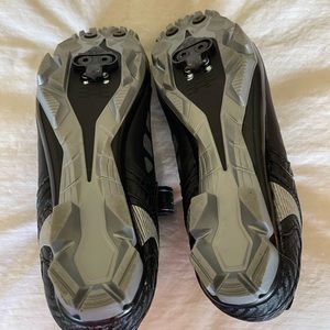 Bike/spin shoes with clips